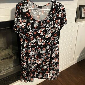 Knee length short sleeved dress. Size 1X